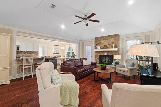 Building Photo - 10701 Leafwood Ln