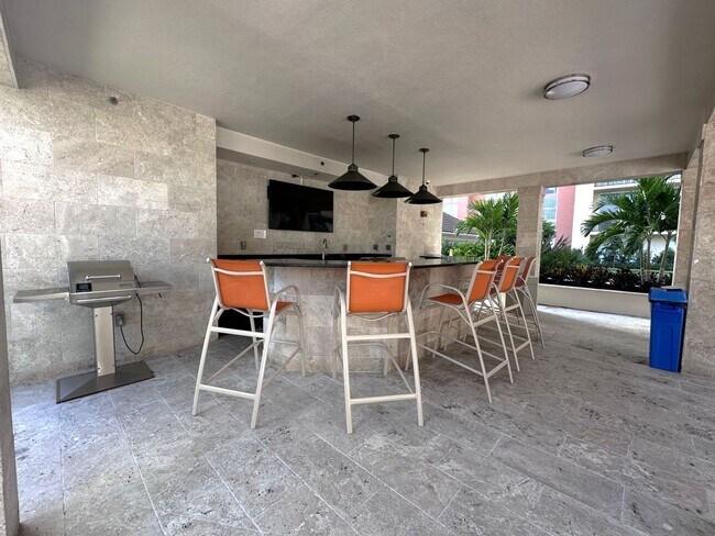 Building Photo - 550 Okeechobee Blvd