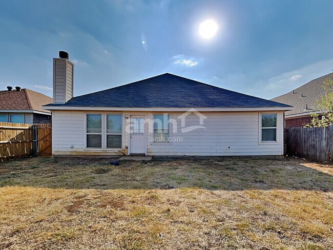 Building Photo - 10437 Manhassett Dr