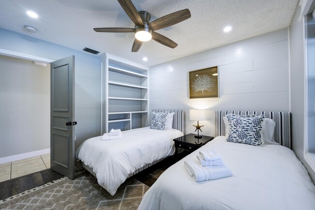 Building Photo - 11577 Anhinga Dr