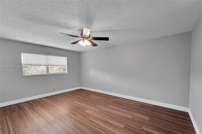 Building Photo - 6101 N Falls Cir Dr