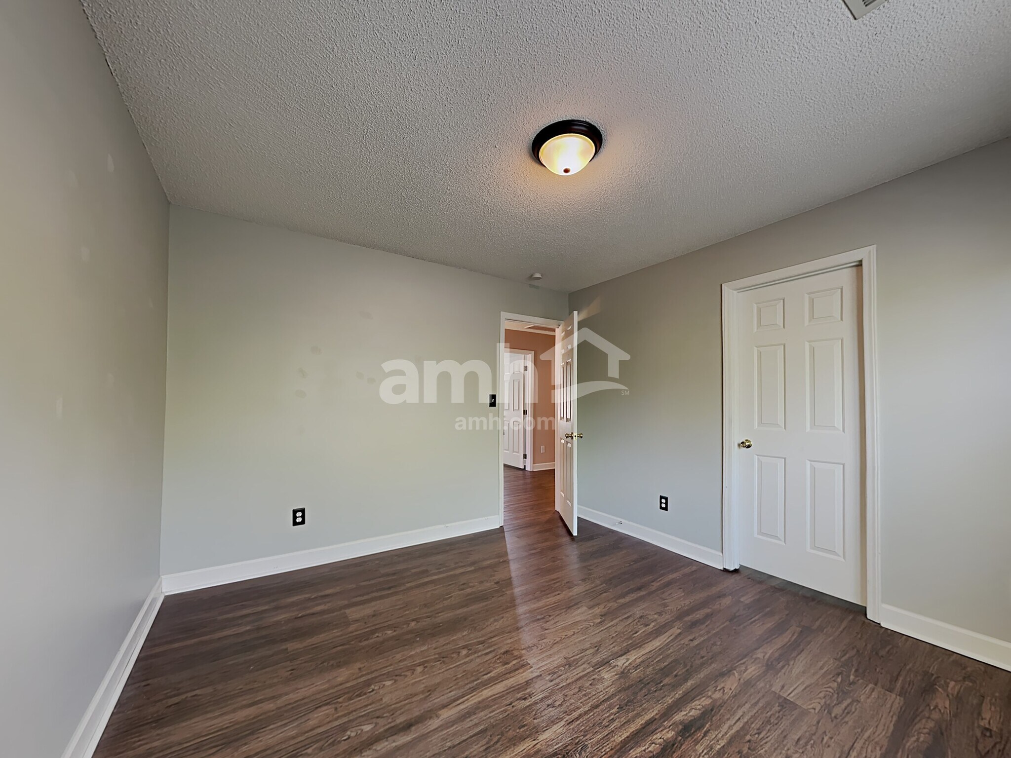 Building Photo - 6620 Valleyoak Dr