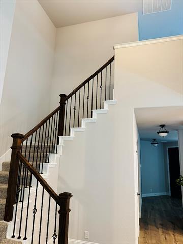 Building Photo - 2909 Parkwood Cir