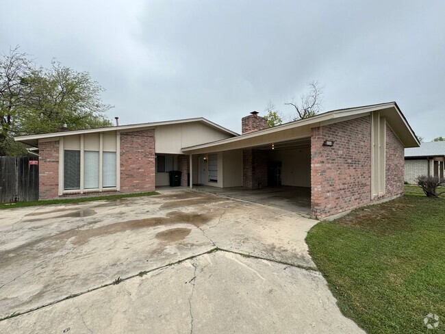 Building Photo - 2209 Wheeler Ave