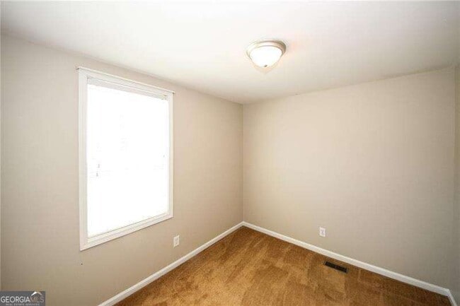 Building Photo - 121 Stoneforest Dr