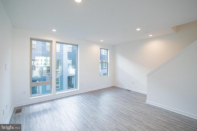 Building Photo - 3013 Evergreen Walk