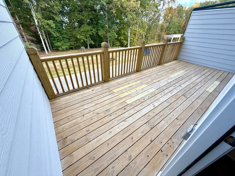 Building Photo - 1278 Ainsworth Alley