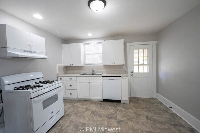 Building Photo - 411 S East St