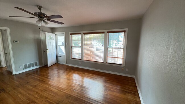 Building Photo - 1207 Redondo Dr