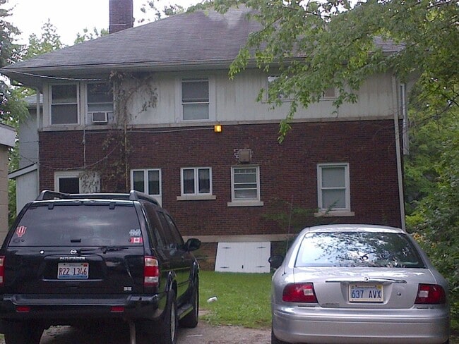 Building Photo - 515 E 8th St