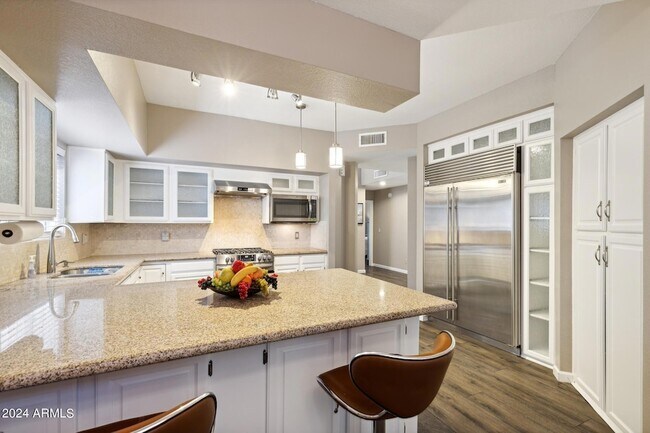 Building Photo - 514 S Marina Dr