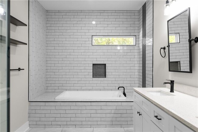 Building Photo - 1331 Diamond Ave SE