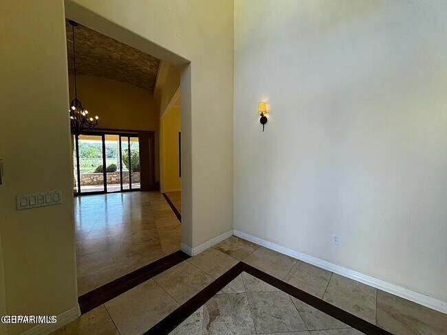 Building Photo - 5200 Garden Vly
