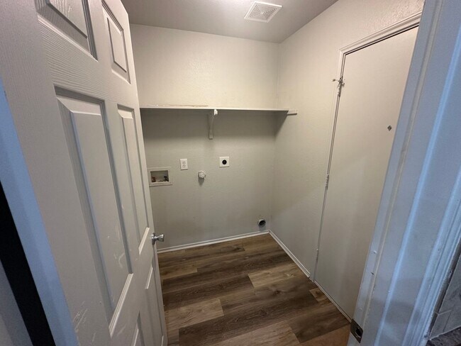 Building Photo - 5212 Blackwood Dr