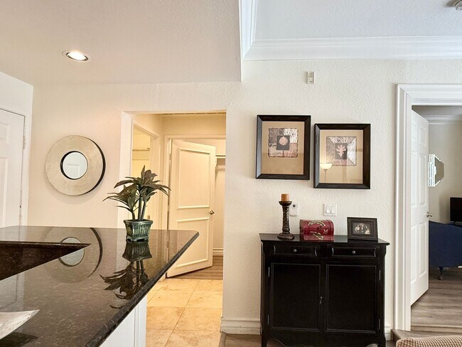 Building Photo - Meridian - Luxury STUDIO Condo w/ laminate...