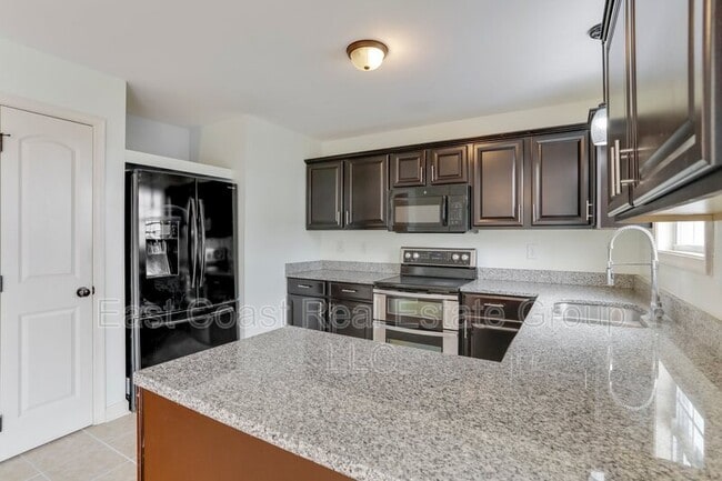 Building Photo - 38 Envy Ct