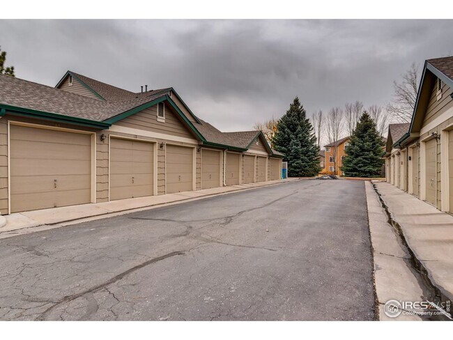 Building Photo - 5225 White Willow Dr