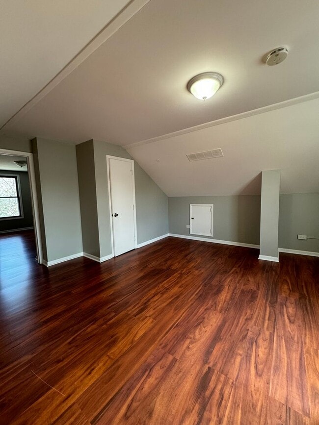 Building Photo - 2 Bedroom 1 Bathroom House in Calumet City...
