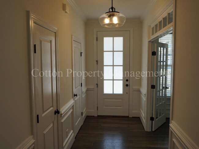 Building Photo - 33 Meon Ln