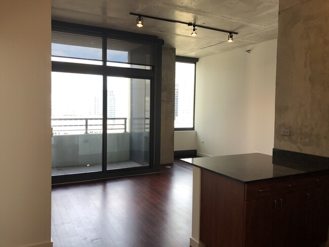 Building Photo - 235 W Van Buren St
