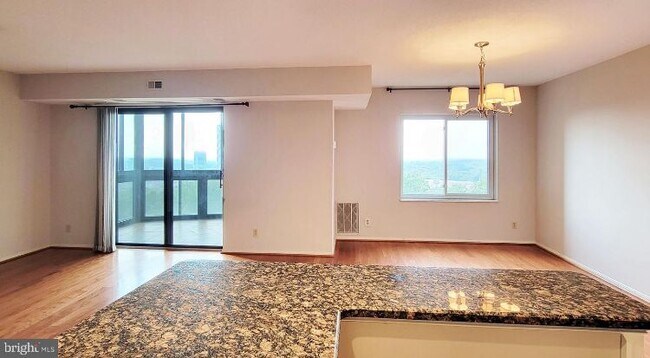 Building Photo - 8370 Greensboro Dr