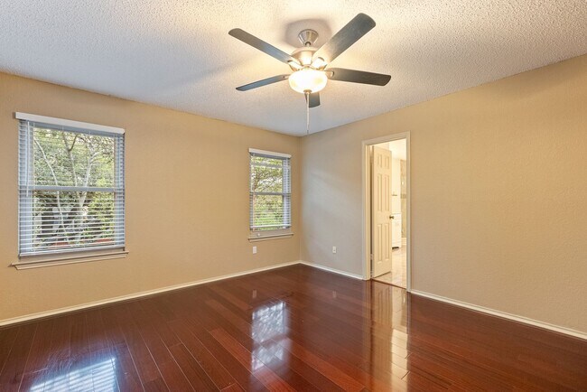 Building Photo - Beautiful North Austin Home