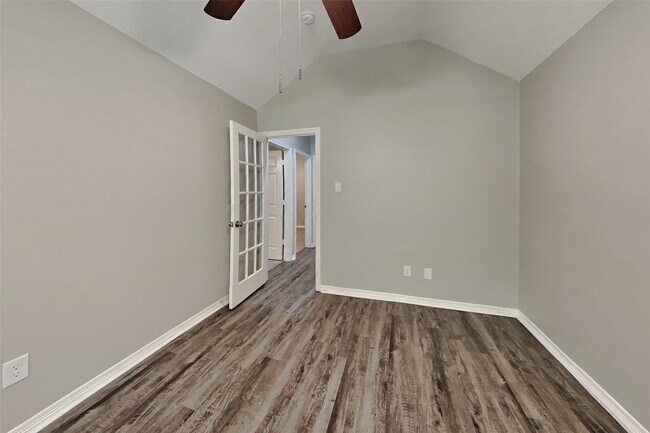Building Photo - 8227 Sports Haven Dr