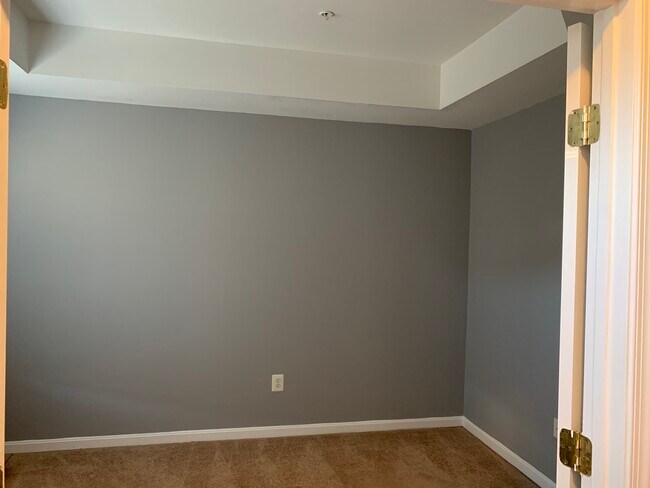 Den - 4204 MIlledge Blvd