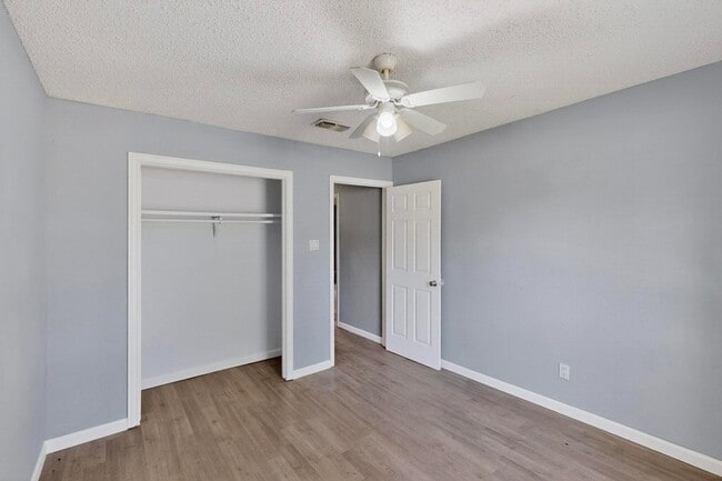Building Photo - 2211 Sierra Dr