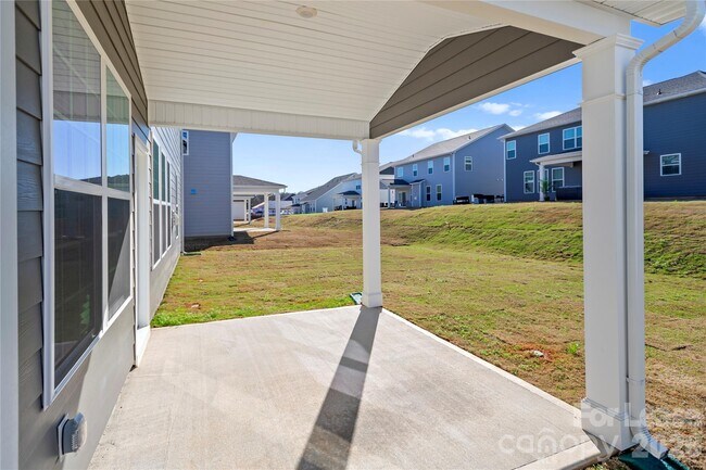 Building Photo - 7185 Sylvan Retreat Dr