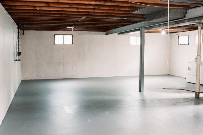 Building Photo - 10229 Edgefield Dr
