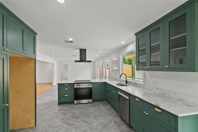 Building Photo - 312 W 31st St