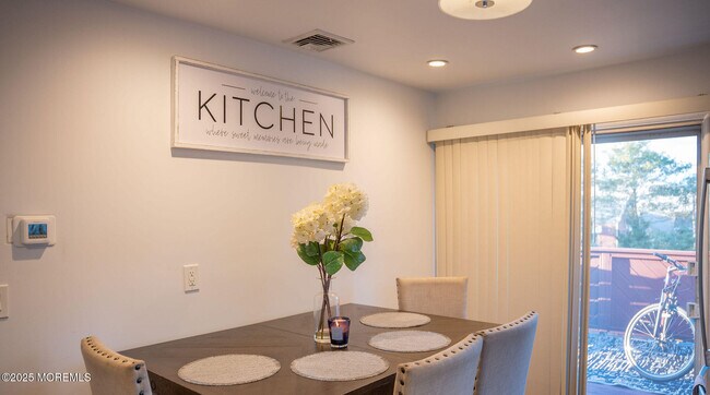 Building Photo - 73 Maple Ave