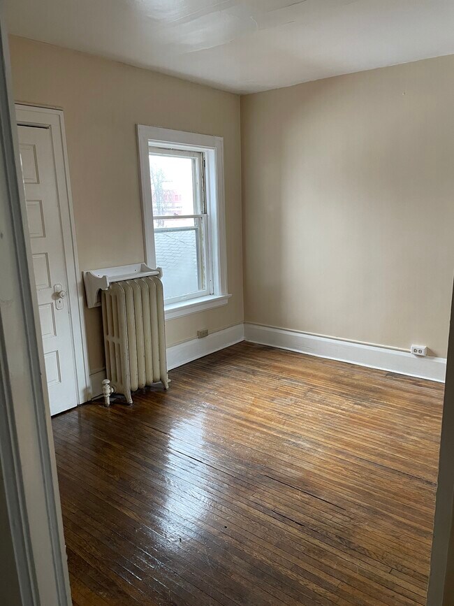 Building Photo - 414 Floyd St