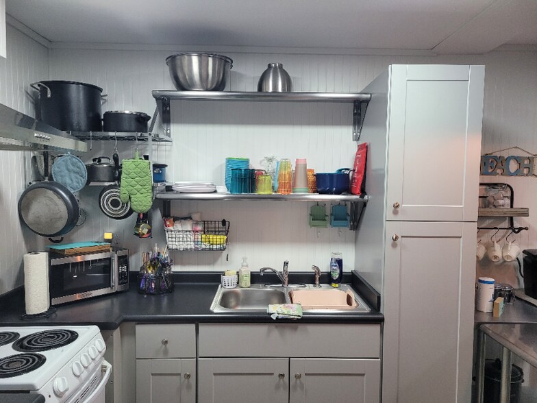 Building Photo - 308 Miracle Strip Pkwy SW