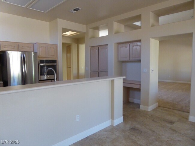 Building Photo - 2545 Youngdale Dr