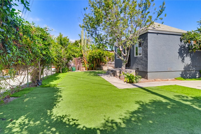 Building Photo - 851 33rd St