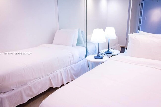 Building Photo - 1717 N Bayshore Dr