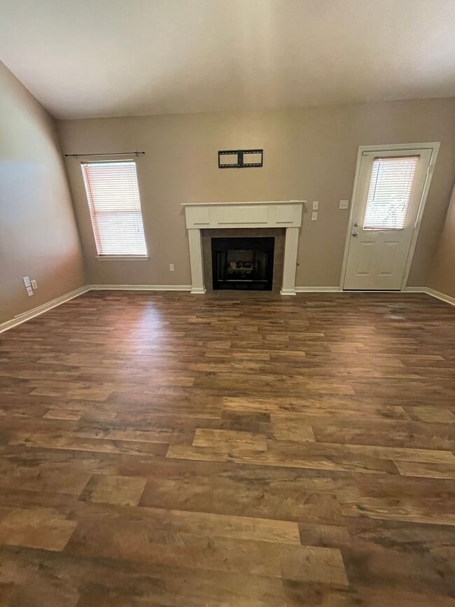 Building Photo - Convenient Sherwood Location