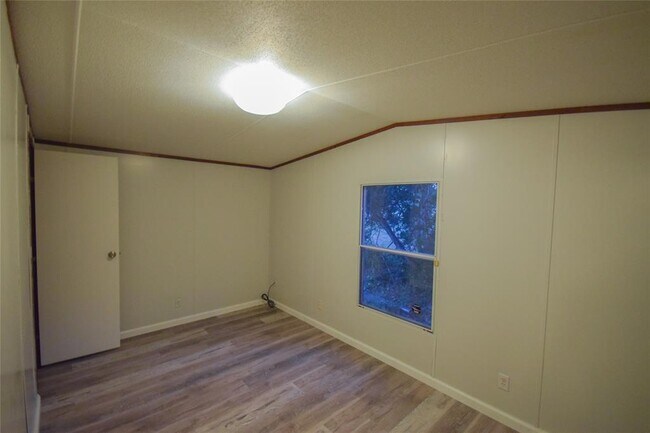 Building Photo - 900 Phillip Ln