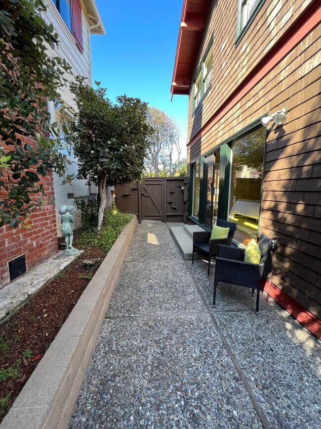 Building Photo - 189C-F-TL-CS