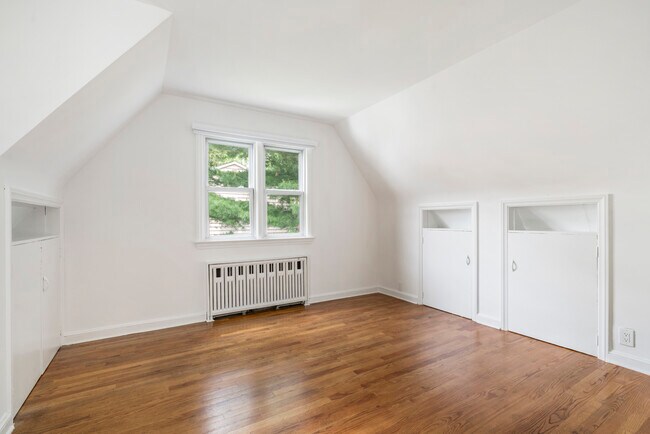 Building Photo - 181 5th St