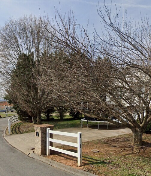 Building Photo - 101 Comanche Way