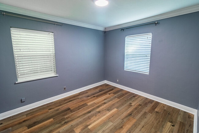 Building Photo - 954 Omar Rd