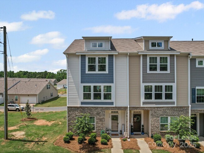 Building Photo - 8332 Waxhaw Hwy