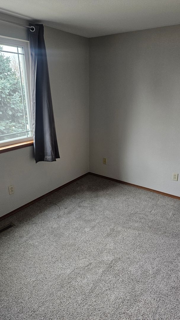 Building Photo - Clean 4 Bedroom Home near CSU