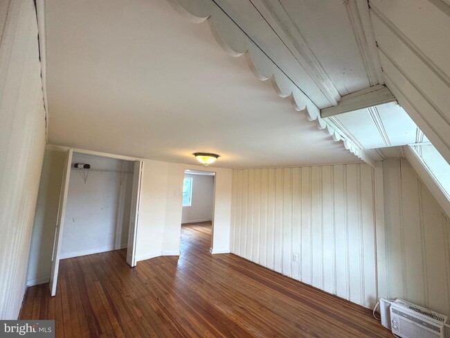 Building Photo - 805 Brooks Ln