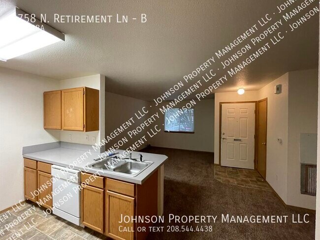Building Photo - 2758 N Retirement Ln