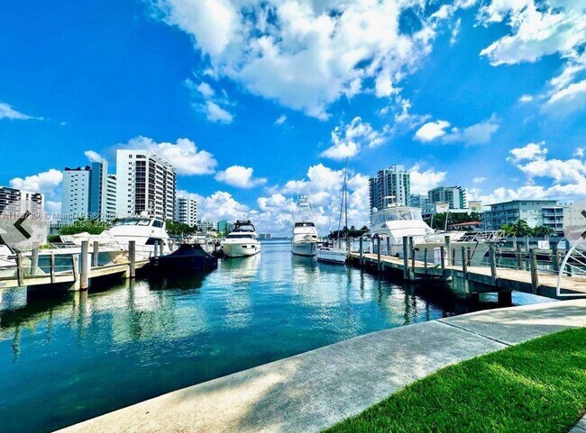 Building Photo - 7900 Harbor Island Dr