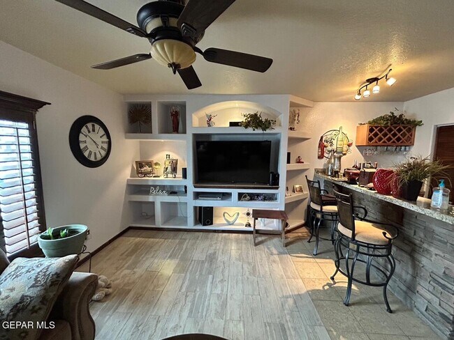 Building Photo - 12416 Flora Alba Dr
